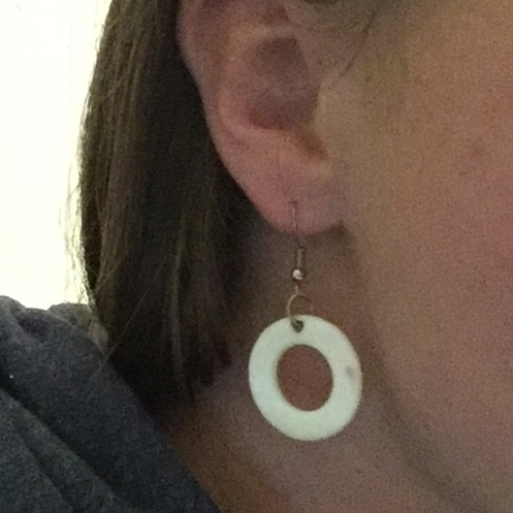 Shell earrings - Picture 2 of 2
